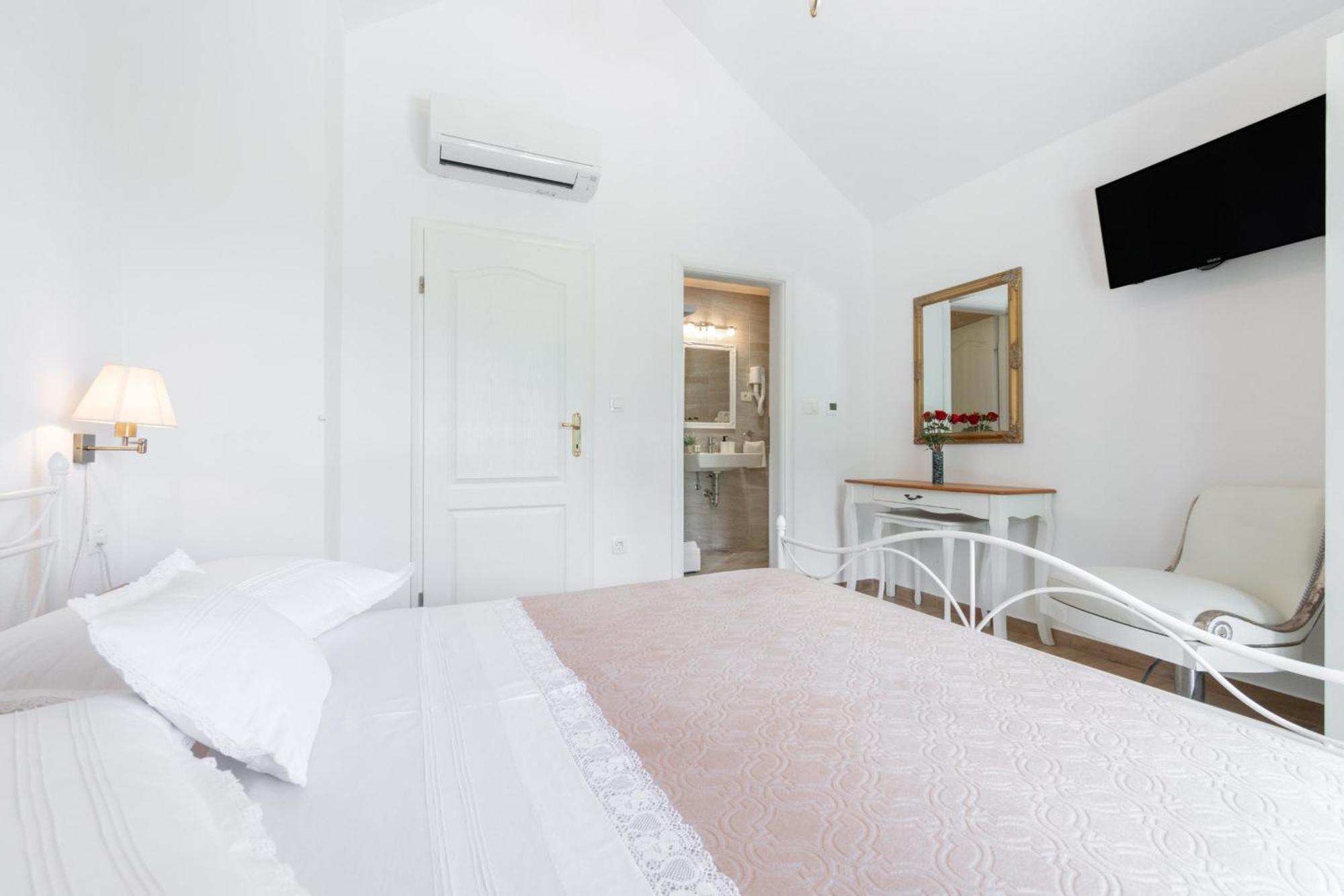 Villa With Sea View พอดโกรา ภายนอก รูปภาพ